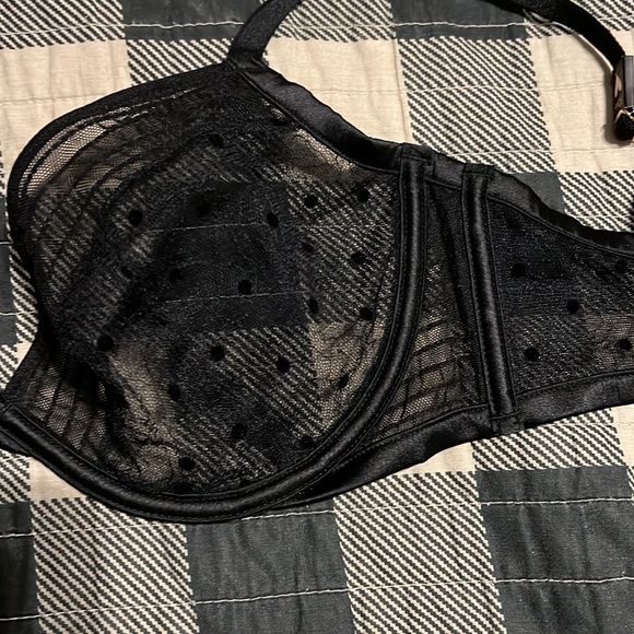 Lace Victorias Secret Bra - Picture 2 of 3